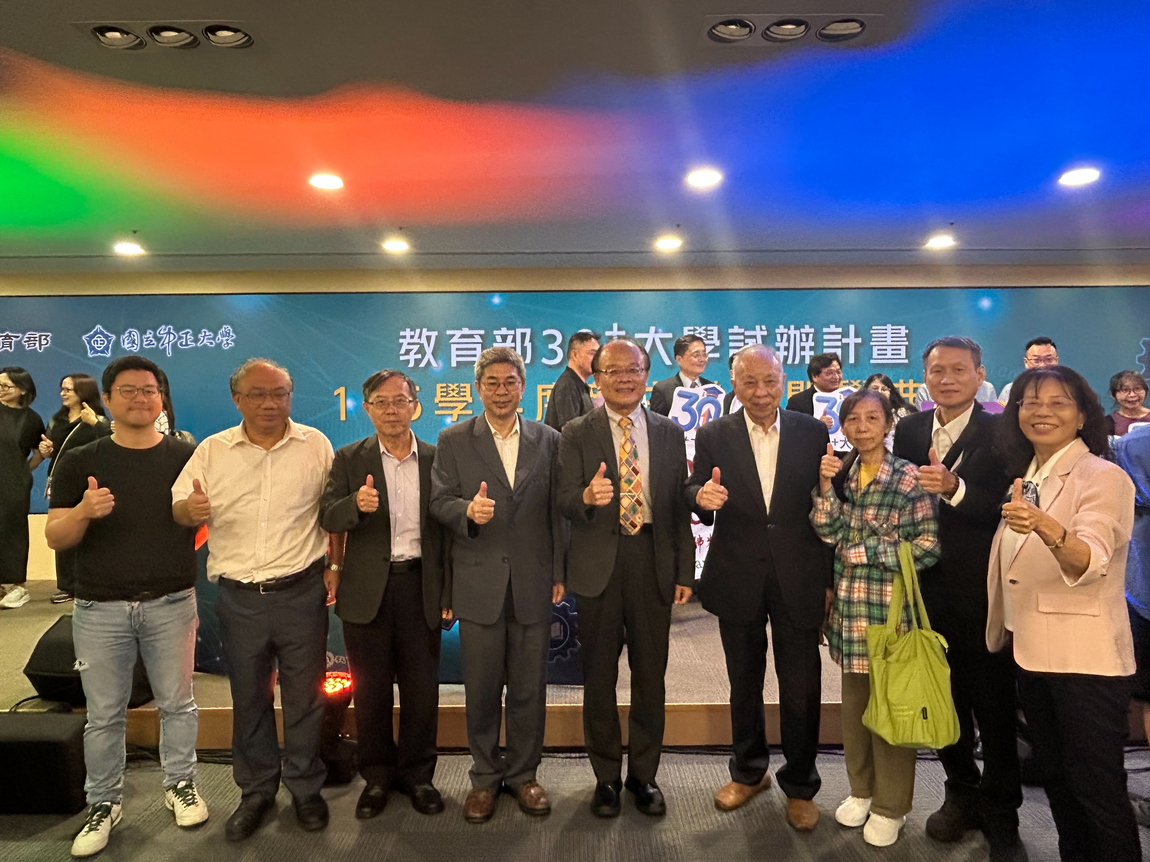 實踐大學法學院系 團隊合照